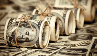 Чистий продаж валюти Нацбанком знизився до пів мільярда доларів