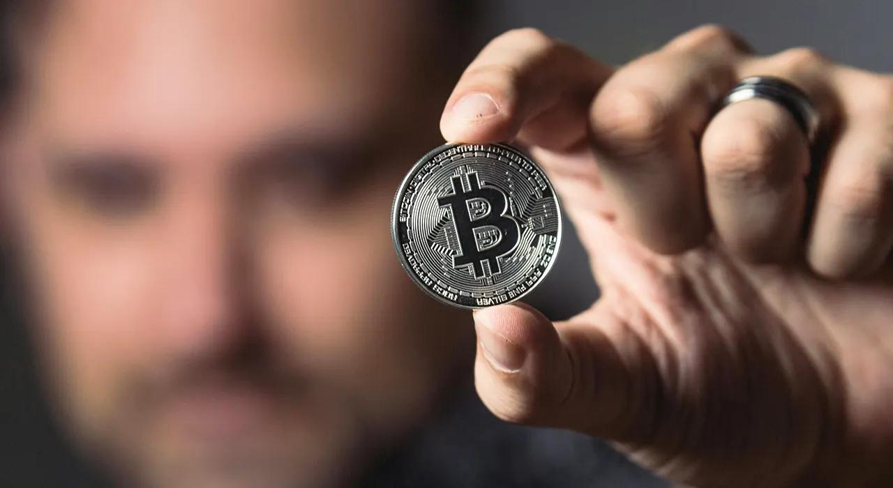 Bitcoin is expected to reach $200,000 by mid-2025, according to analysts at Bitfinex.