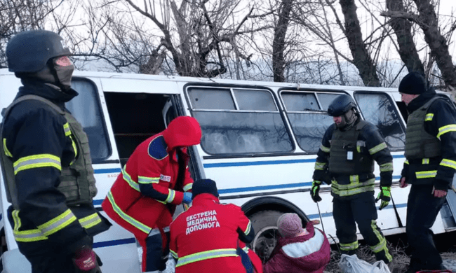 Автобус с пассажирами попал в аварию, много пострадавших: смотрите кадры с места происшествия.